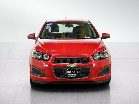 Used 2016 Chevrolet Sonic LT w/ Fun and Sun Package FWD image 8