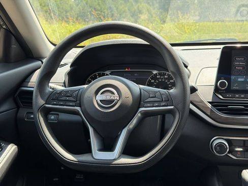 Used 2025 Nissan Altima 2.5 SV FWD image 23