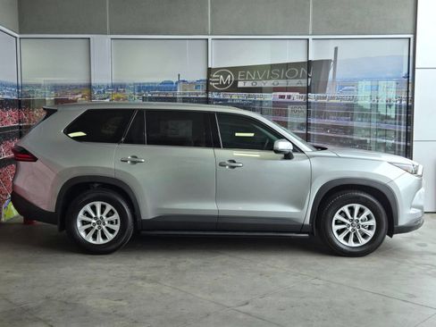 Certified 2026 Toyota Grand Highlander FWD image 4