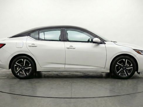 Used 2025 Nissan Sentra SV FWD image 11