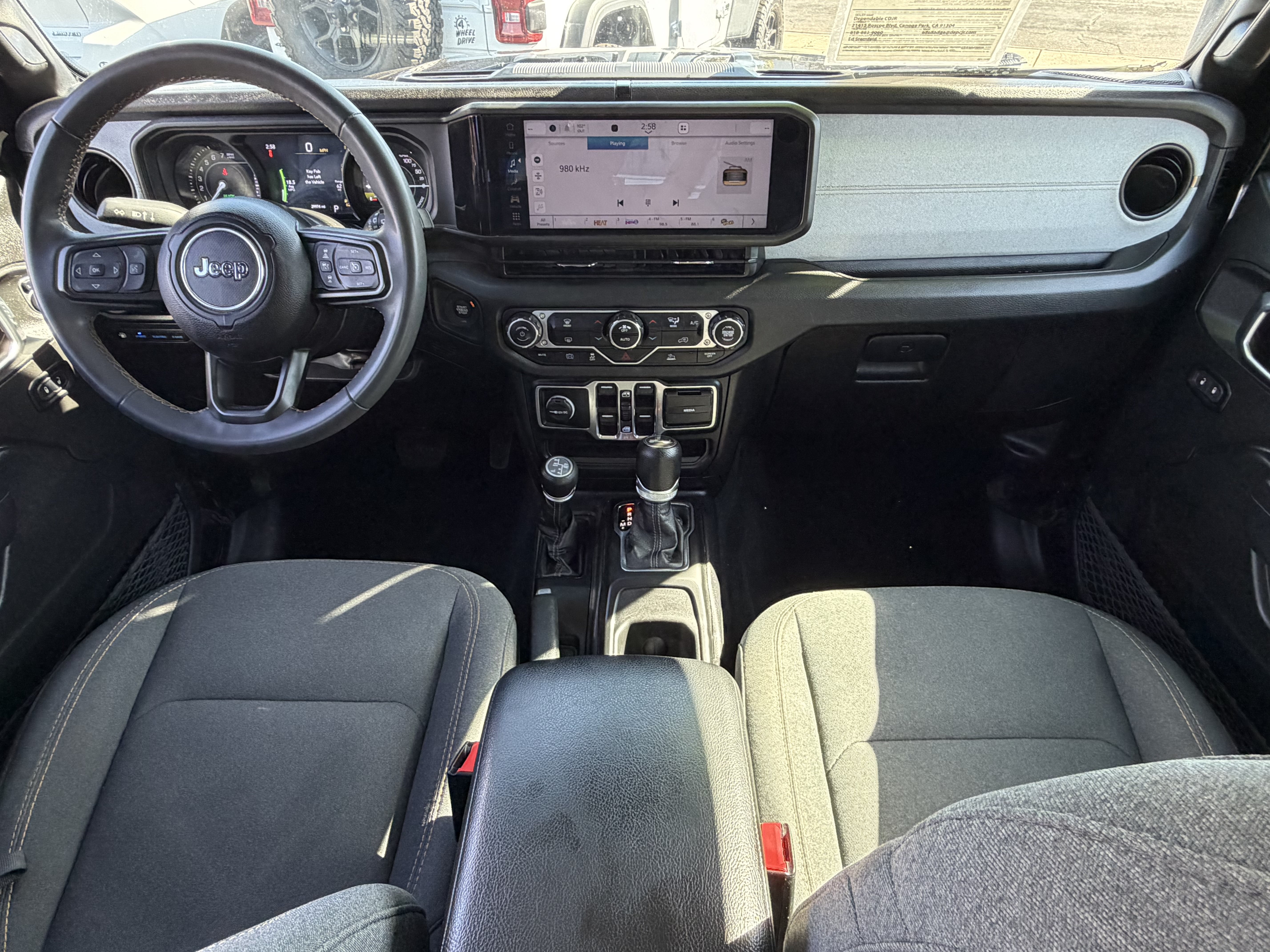 Certified 2024 Jeep Wrangler Unlimited AWD/4WD image 31