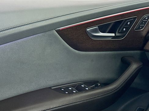 Used 2024 Audi Q8 Prestige w/ Prestige Package image 15