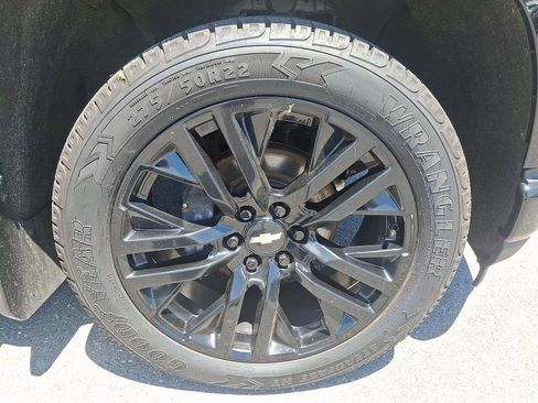 Used 2021 Chevrolet Silverado 1500 High Country w/ Technology Package AWD/4WD image 8