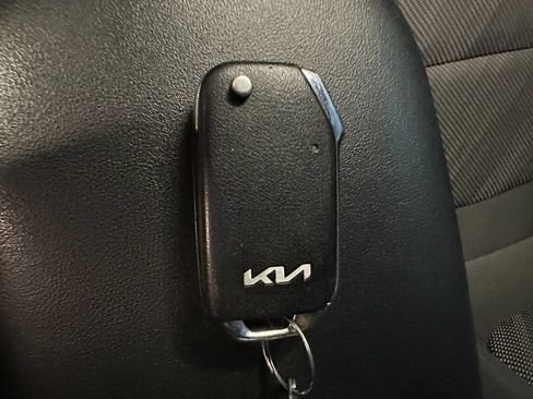Used 2023 Kia Seltos LX AWD/4WD image 17