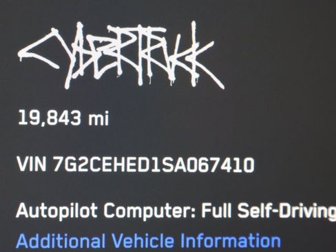 Used 2025 Tesla Cybertruck AWD Crew Cab image 23