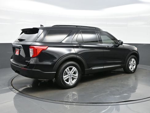 Used 2021 Ford Explorer XLT w/ Class III Trailer Tow Package image 8