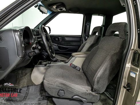Used 2000 Chevrolet S10 Pickup LS w/ Preferred Equipment Group RWD image 71