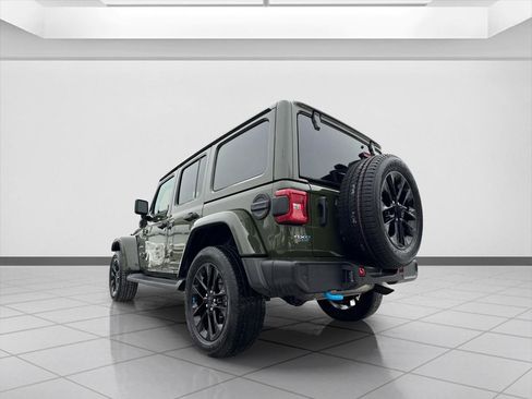 Used 2022 Jeep Wrangler Unlimited Sahara w/ Safety Group image 4