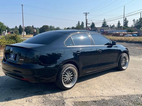 Used 2013 Volkswagen Jetta SE FWD image 3