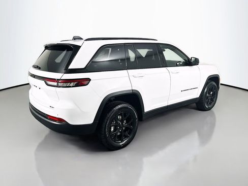 New 2025 Jeep Grand Cherokee Altitude image 7