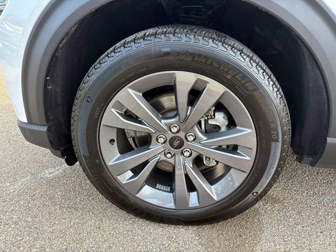 Used 2025 Ford Explorer Active w/ Active Comfort Package image 8