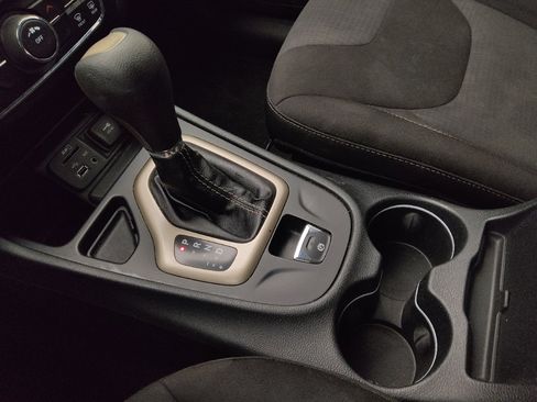 Used 2015 Jeep Cherokee Latitude FWD image 26