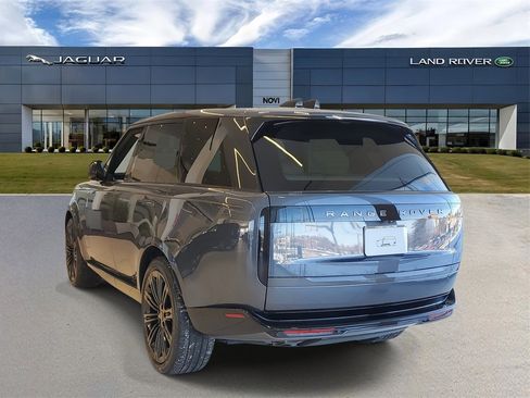 New 2026 Land Rover Range Rover SE image 2