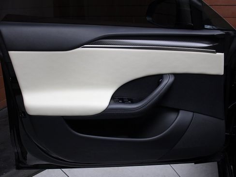 Used 2022 Tesla Model S Plaid image 27