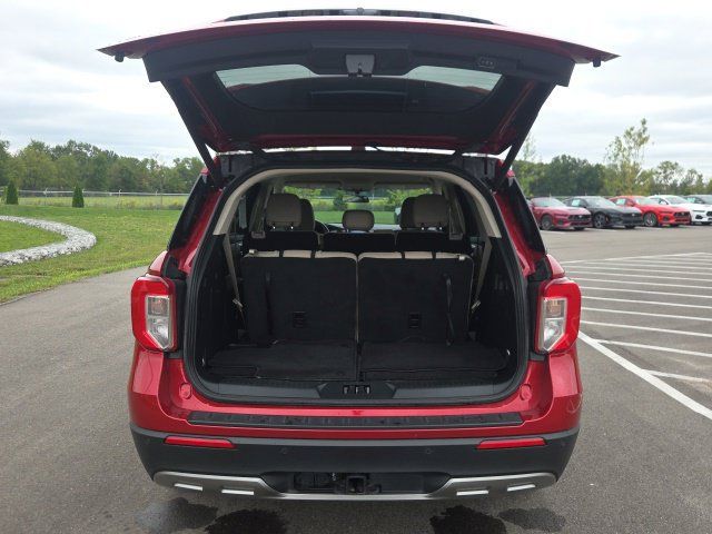Used 2023 Ford Explorer XLT w/ Equipment Group 202A AWD/4WD image 9