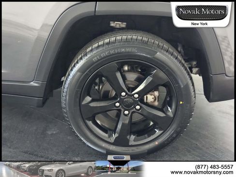 Used 2023 Jeep Grand Cherokee Altitude AWD/4WD image 6