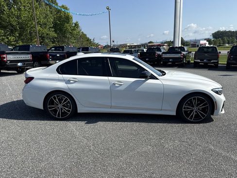Used 2022 BMW 330i Sedan w/ M Sport Package RWD image 8