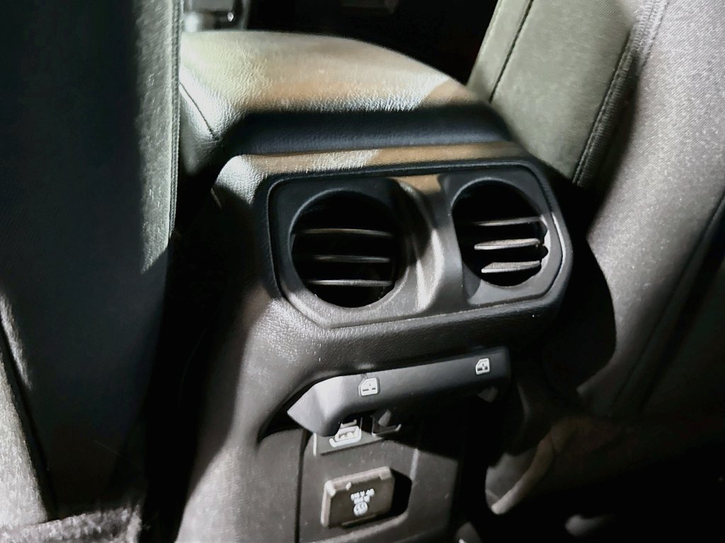 Used 2023 Jeep Wrangler Unlimited w/ Sun & Screen Package AWD/4WD image 28