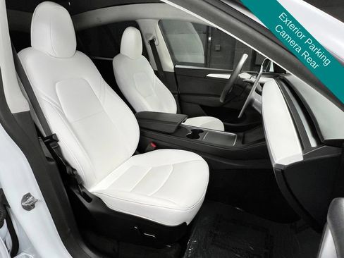 Used 2025 Tesla Model Y Long Range RWD image 8