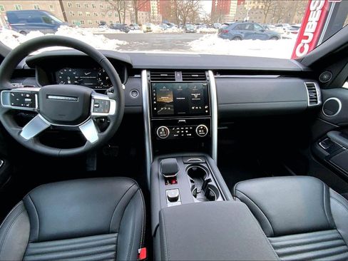 New 2026 Land Rover Discovery S image 5