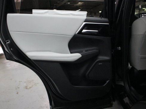 New 2026 Mitsubishi Outlander SE FWD image 26