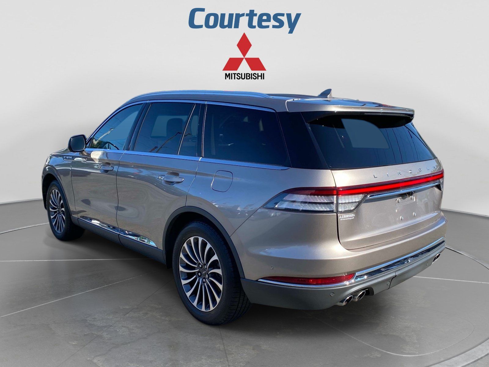 Used 2020 Lincoln Aviator Reserve w/ Equipment Group 201A AWD/4WD image 3