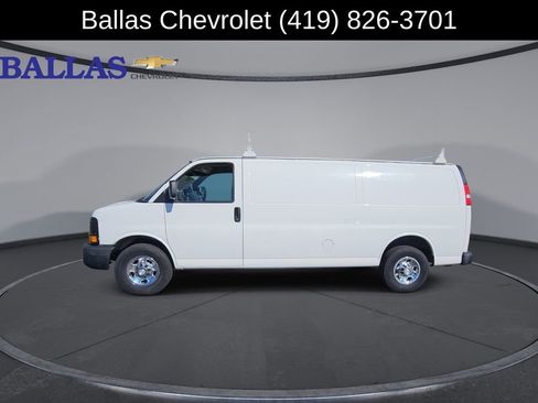 Certified 2015 Chevrolet Express 3500 Extended RWD image 5