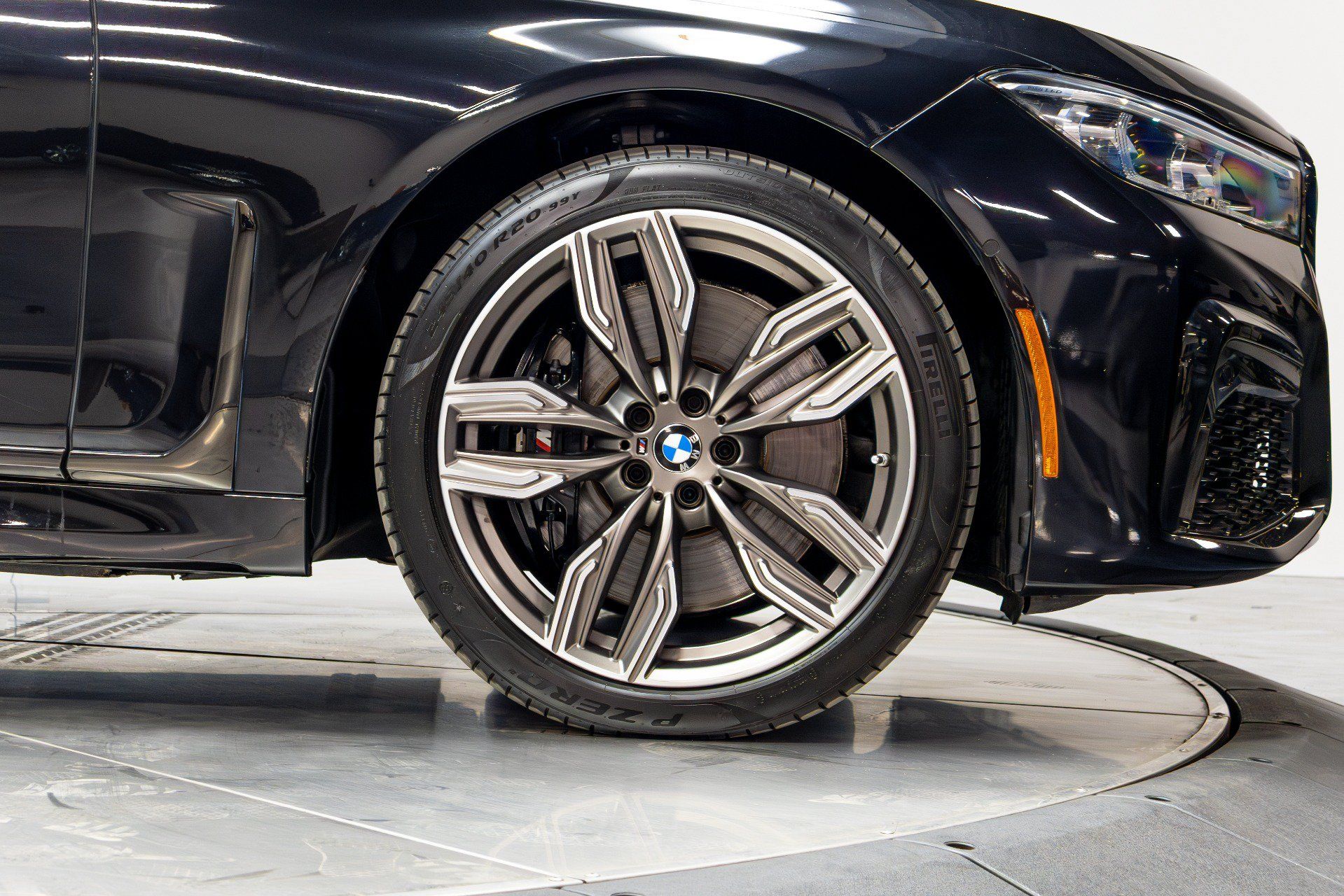 Used 2022 BMW M760i xDrive AWD/4WD image 22
