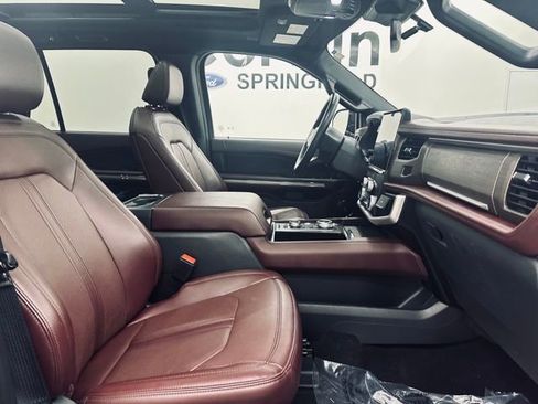 Used 2024 Ford Expedition Limited image 9