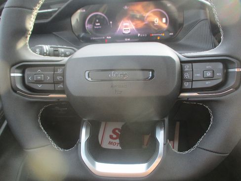 New 2026 Jeep Cherokee Overland w/ Advanced Pro Tech Group AWD/4WD image 10