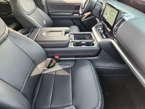 New 2027 Ford Expedition Platinum w/ Stealth Performance Package AWD/4WD image 11