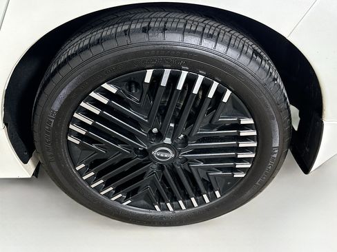 Used 2023 Nissan Leaf SV Plus image 11