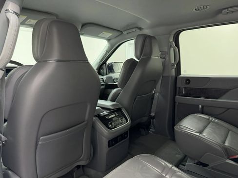 Used 2019 Lincoln Navigator L Select w/ Cargo Package AWD/4WD image 17
