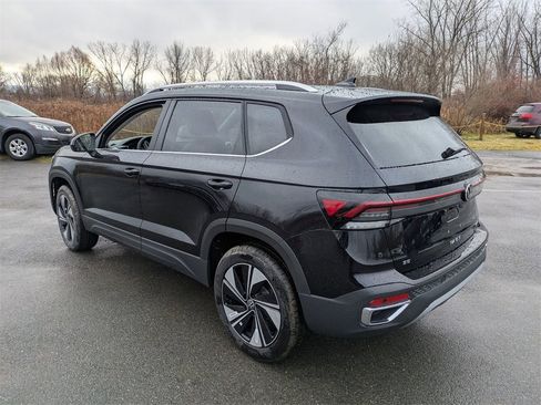 New 2026 Volkswagen Taos SE image 5