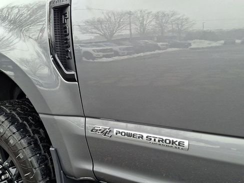 Used 2022 Ford F350 Lariat w/ Black Appearance Package image 32