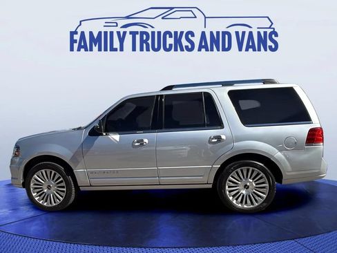 Used 2017 Lincoln Navigator Select AWD/4WD image 2