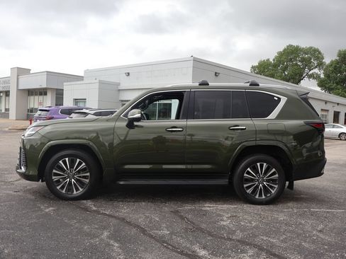 Used 2023 Lexus LX 600 4WD image 4