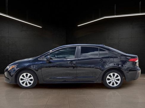 Used 2025 Toyota Corolla LE FWD image 4