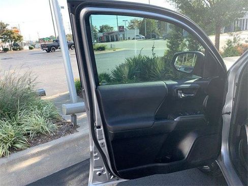 Certified 2021 Toyota Tacoma TRD Off-Road image 11