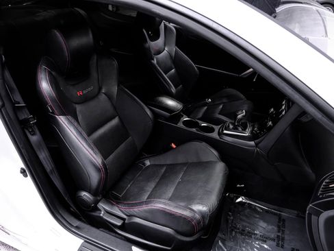 Used 2016 Hyundai Genesis Coupe 3.8 image 40