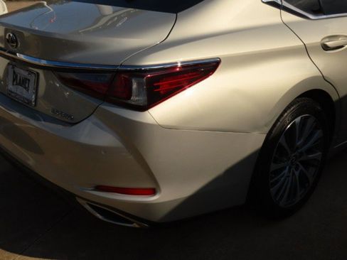 Used 2019 Lexus ES 350 image 11