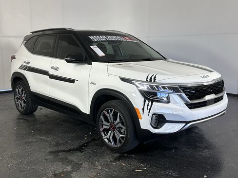 Used 2022 Kia Seltos SX image 2