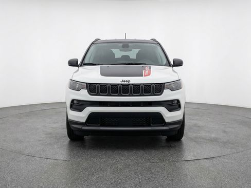 Used 2025 Jeep Compass Trailhawk image 2