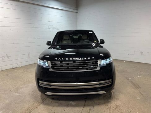 Used 2023 Land Rover Range Rover Long Wheelbase SE image 3