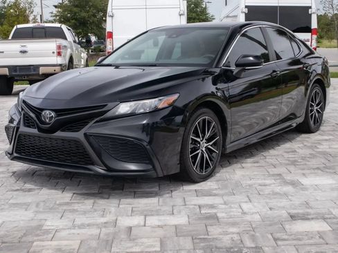 Used 2023 Toyota Camry SE FWD image 3