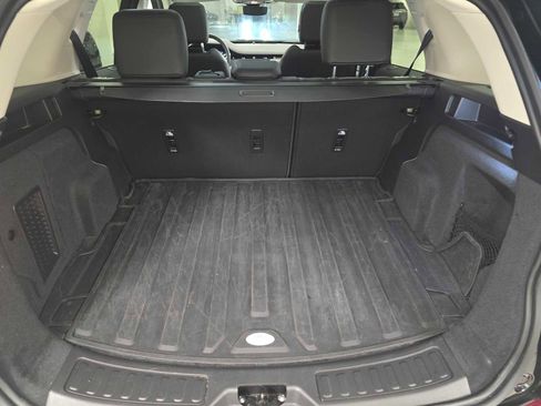 Used 2025 Land Rover Discovery Sport S image 17