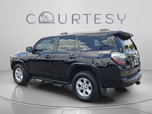 Certified 2022 Toyota 4Runner SR5 Premium w/ Moonroof Package RWD image 3