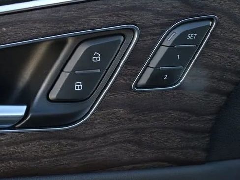 Used 2019 Audi Q8 Premium Plus image 31