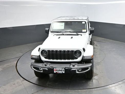 New 2026 Jeep Gladiator Sport image 29