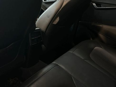 Used 2023 Kia Niro EX Touring FWD image 5